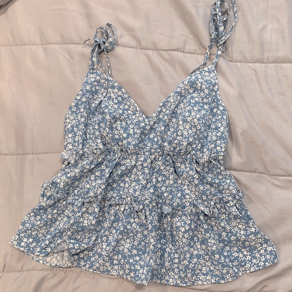 SHEIN Tops - Floral blue loose crop top